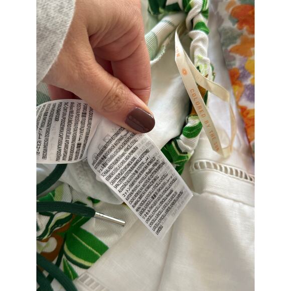 FARM RIO NWT Tie Front Green Printed Shells Cargo Shorts Size Medium - Picture 8 of 9